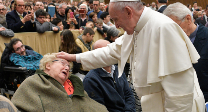 El Papa a los enfermeros: La “ternura” es la clave para entender a los enfermos