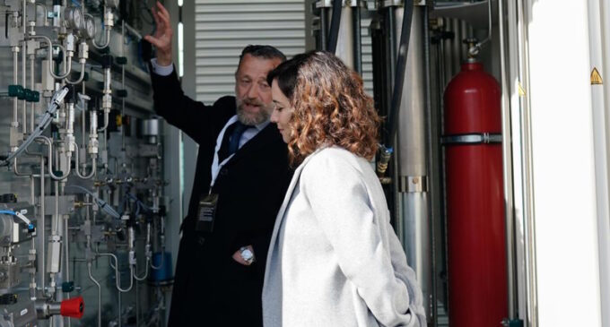 Díaz Ayuso presenta la primera planta en la región de producción y suministro de hidrógeno verde para abastecer al transporte público