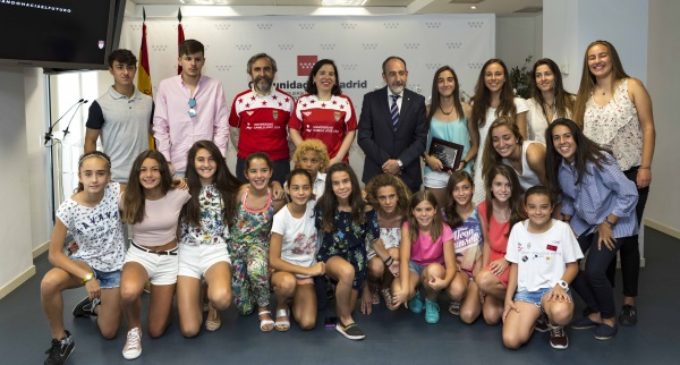 La Comunidad homenajea a las selecciones inferiores madrileñas de fútbol campeonas de España