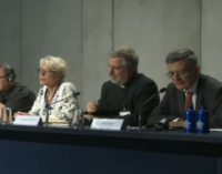 El Sínodo busca una Iglesia «menos clerical»