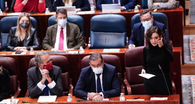Díaz Ayuso censura la enmienda a la Ley de Memoria y asegura que el Gobierno, si pudiera, impondría la República por decreto: “De esta no les va a salvar ni Franco”