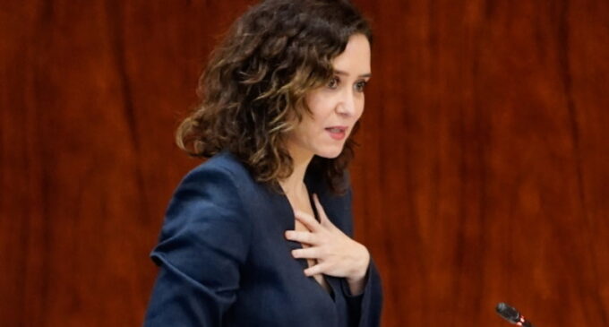 Díaz Ayuso traslada a Sánchez que el uso de mascarilla en exteriores, si no hay distancia, debería ser una recomendación e insiste en el autocuidado, vacunas, test y no cierres