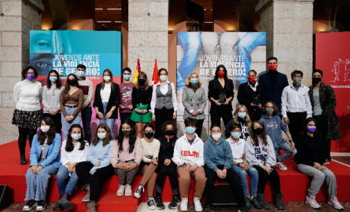 Díaz Ayuso llama a hacer un frente común de hombres y mujeres para “combatir la tiranía” en redes sociales y evitar que las jóvenes se conviertan en víctimas