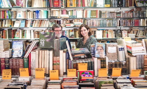 Díaz Ayuso muestra su apoyo a los libreros de la 44ª Feria del Libro antiguo de Madrid