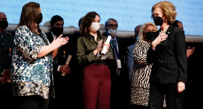 Díaz Ayuso recibe la Mención Especial del X Premio la Cruz de la Dignidad y Medalla de Honor otorgado por la AVT