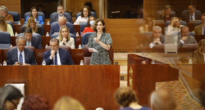 Díaz Ayuso: “No le pienso decir a los jóvenes que se fumen dos porros o que alguien les va a regalar una paga y el aprobado porque esa miseria me niego a que esté en la Comunidad de Madrid”