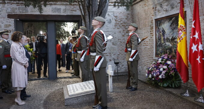 Díaz Ayuso preside la ofrenda floral a los Héroes del 2 de Mayo en el cementerio de la Florida