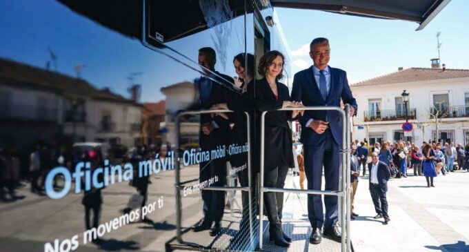 Díaz Ayuso anuncia la extensión a 41 municipios del servicio de oficina bancaria móvil: “Luchar contra la despoblación es más que un lema que se pone de moda”