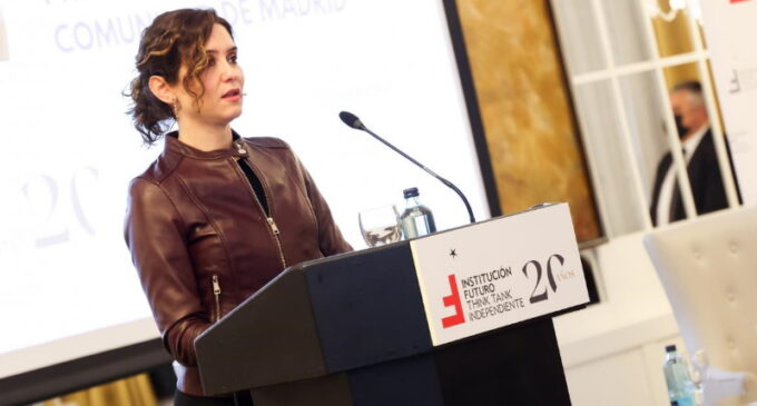 Díaz Ayuso sobre reunión de Sánchez y Feijóo: “Si no somos una oposición real al desastre, nos iremos todos por el barranco”
