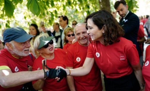Díaz Ayuso visita en El Retiro uno de los puntos de la Comunidad de Madrid con sesiones gratuitas de ejercicio físico para adultos en parques