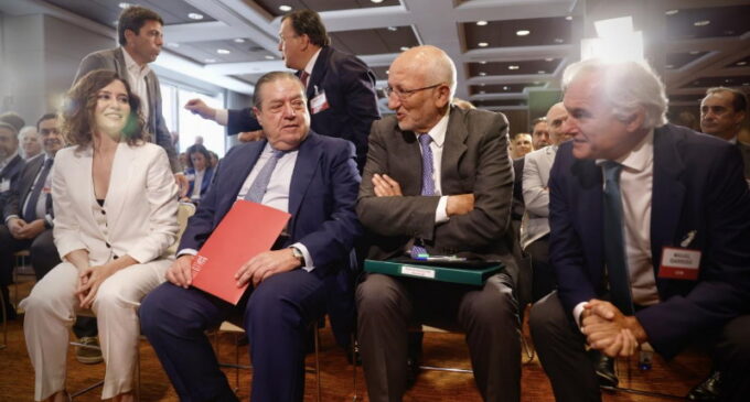 Díaz Ayuso reivindica “recuperar un puente” entre Madrid y la Comunidad Valenciana que permita trabajar a los ciudadanos “en beneficio de España”