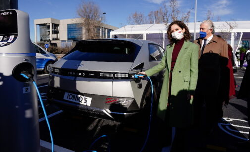 Díaz Ayuso inaugura en Pozuelo de Alarcón la mayor electrolinera de España con 46 puntos de recarga rápida y ultrarrápida