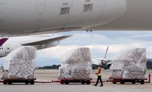 La Comunidad de Madrid recibe otro avión con 82 toneladas de material sanitario para el COVID-19