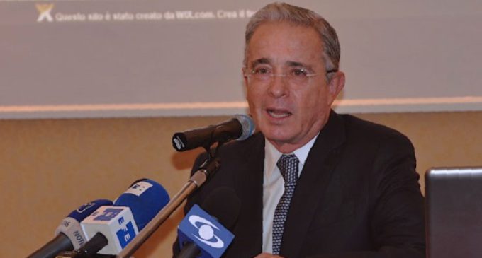 El ex presidente Uribe se reúne en Roma con el cardenal Parolin