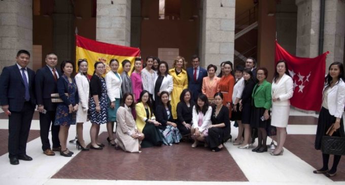 Chaguaceda y Carolina Marín reciben a una delegación de mujeres chinas que visitan Madrid