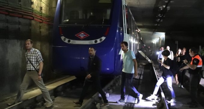 La Comunidad de Madrid comprueba los sistemas de autoprotección de Metro con un simulacro de incendio en un tren