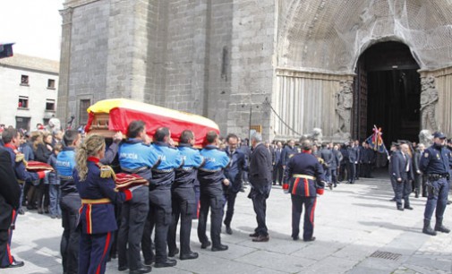 “La concordia fue posible” es el epitafio en la tumba de Adolfo Suárez en la catedral de Avila