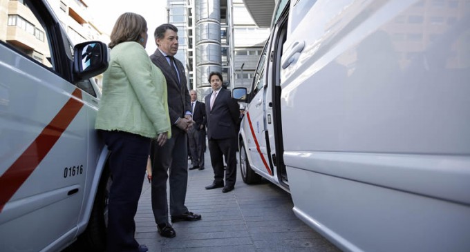 En Madrid ya circulan los primeros 10 taxis de hasta nueve plazas