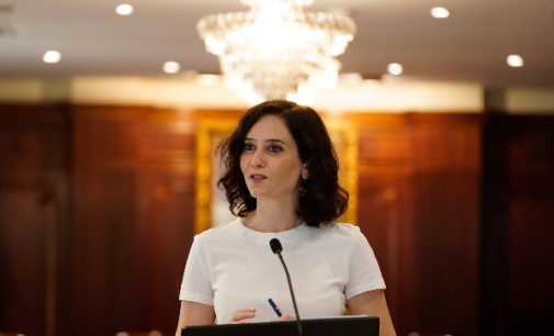 Díaz Ayuso acusa a la ministra de Sanidad de faltar a la verdad cuando dice que sólo Madrid es la única que reclama vacunas