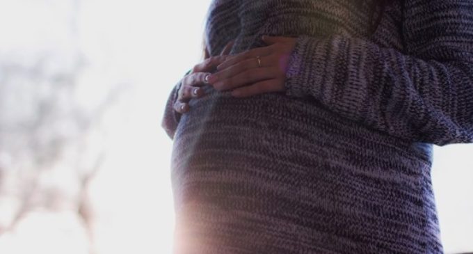Aborta a su hijo para salvar la vida de su hermano. Un caso paradigmático de manipulación médica y ética