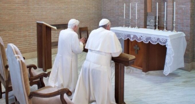 El Santo Padre sobre Benedicto XVI: “Lo oigo hablar, me hace sentir fuerte”