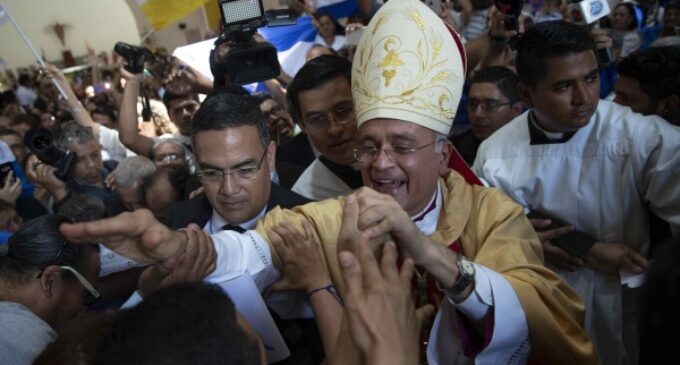 “Quiero seguir los caminos de Dios”: El Obispo Silvio Báez se despide de Nicaragua
